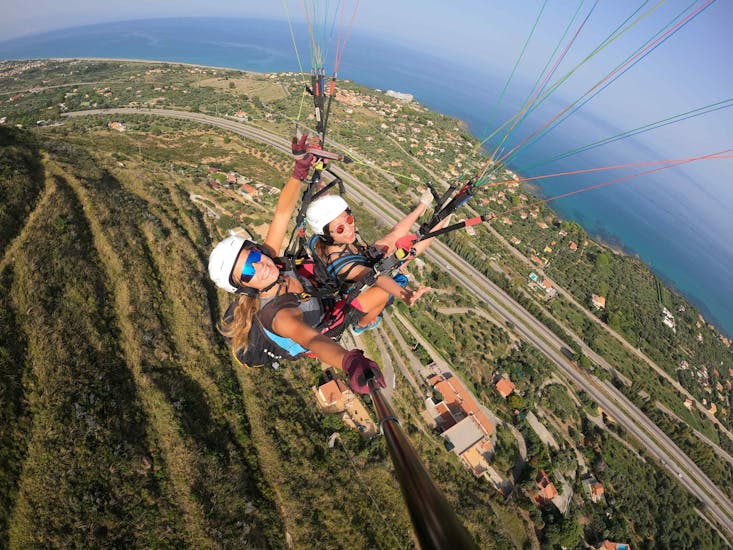 Two people are enjoying their experience in Tandem Paragliding in Cefalù - Classic.