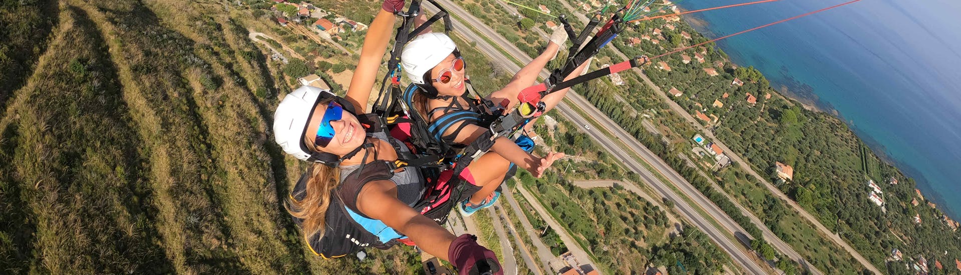 Two people are enjoying their experience in Tandem Paragliding in Cefalù - Classic.