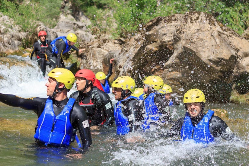 Extreme Canyoning in de Cetina rivier.
