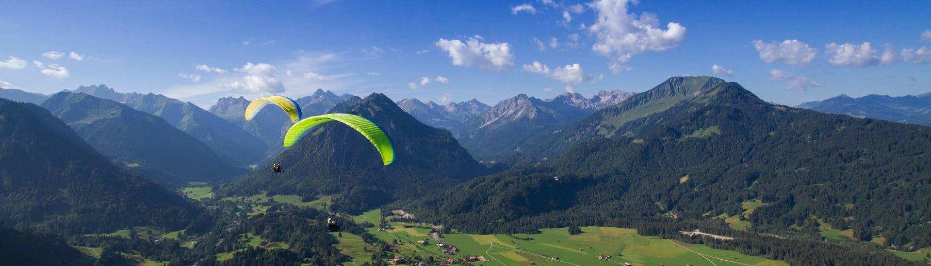 Tandem Paragliding in Bolsterlang at Hörnerbahn - Panorama with vogelfrei Allgäu - Hero image