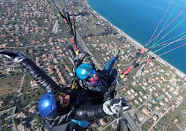 Instructor and passenger during the Tandem Paragliding in Altavilla Milicia (Palermo) - Classic with Sicily Paragliding.