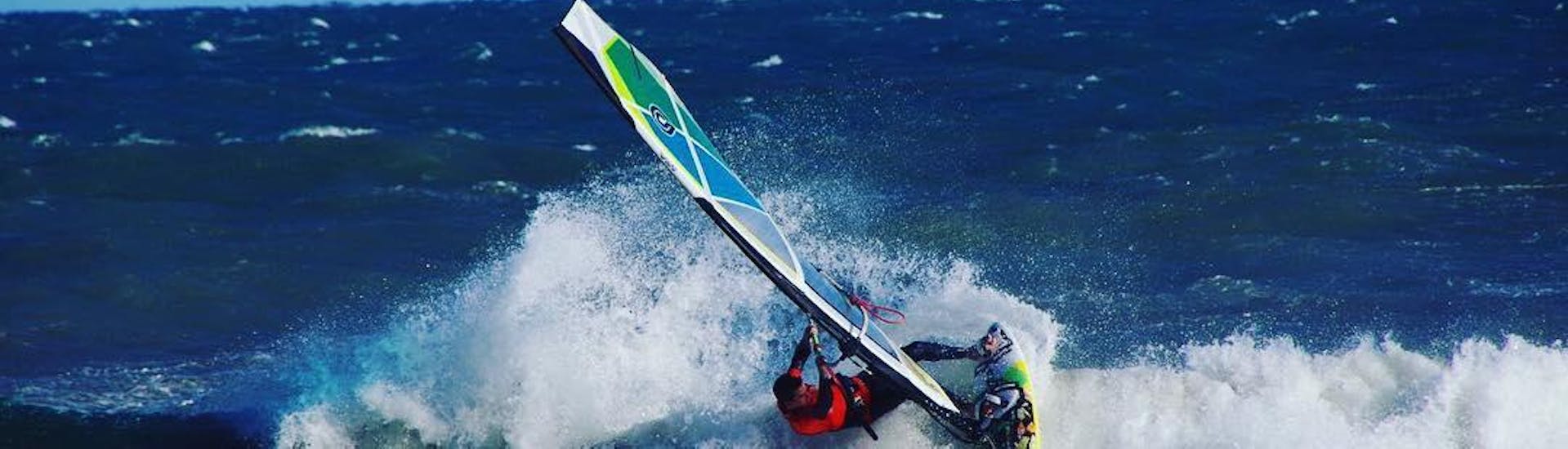 Lezioni di windsurf a Cullera da 4 anni.
