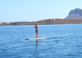 Tour guiado de SUP por en Chania a partir de 10 años para todos los niveles con Surfing Crete.