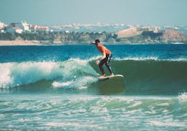 Lezioni private di surf a Lourinhã da 5 anni per tutti i livelli con Global Surf School & Camp Lourinhã.