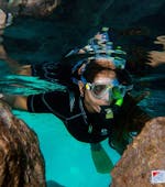 Photo d'une femme lors d'une activité snorkeling à Porto Cristo avec Skualo Diving Watersports Mallorca.