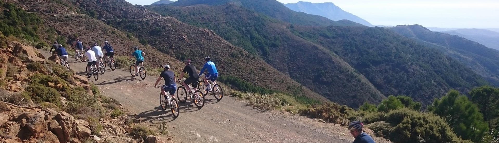 Sportliche Mountainbike-Tour in Puerto Banús - Sierra de las Nieves.
