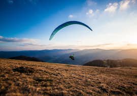 Tandem Paragliding vom Neunerköpfle - Thermikflug mit onair Paragliding Center Tirol Kurz nach dem Start des Tandem Paragliding vom Neunerköpfle - Thermikflug mit onair Paragliding Center Tirol.