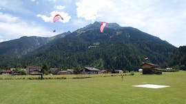 Right before the start of the Tandem Paragliding from Jöchelspitze with onair Paragliding Center Tirol