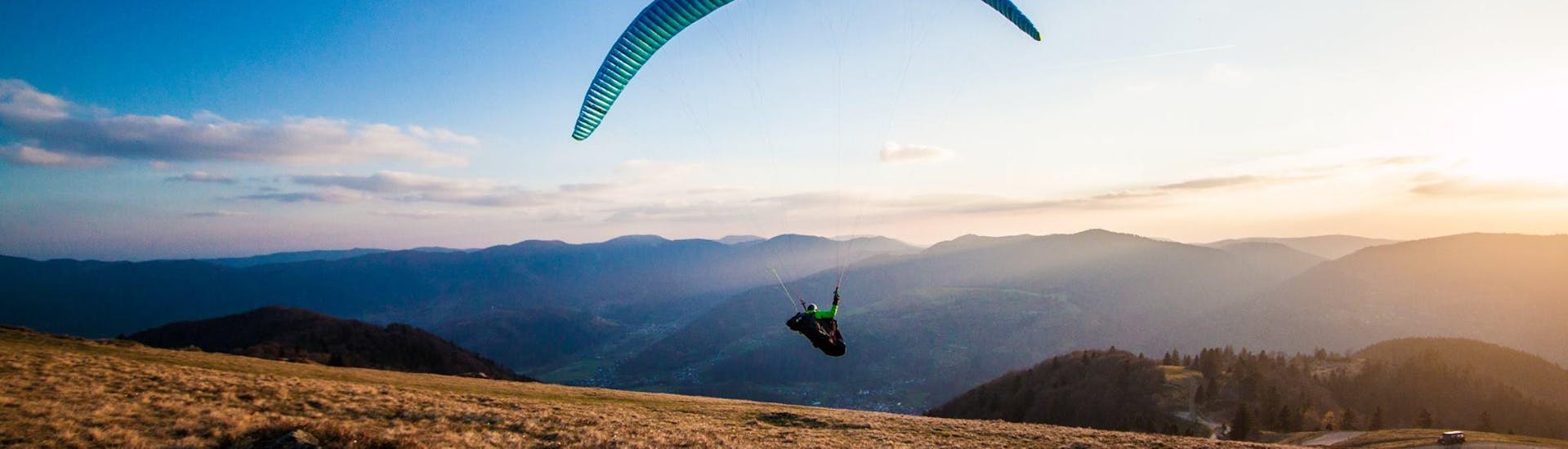 Volo acrobatico in parapendio biposto a Bach - Tiroler Lech Nature Park.