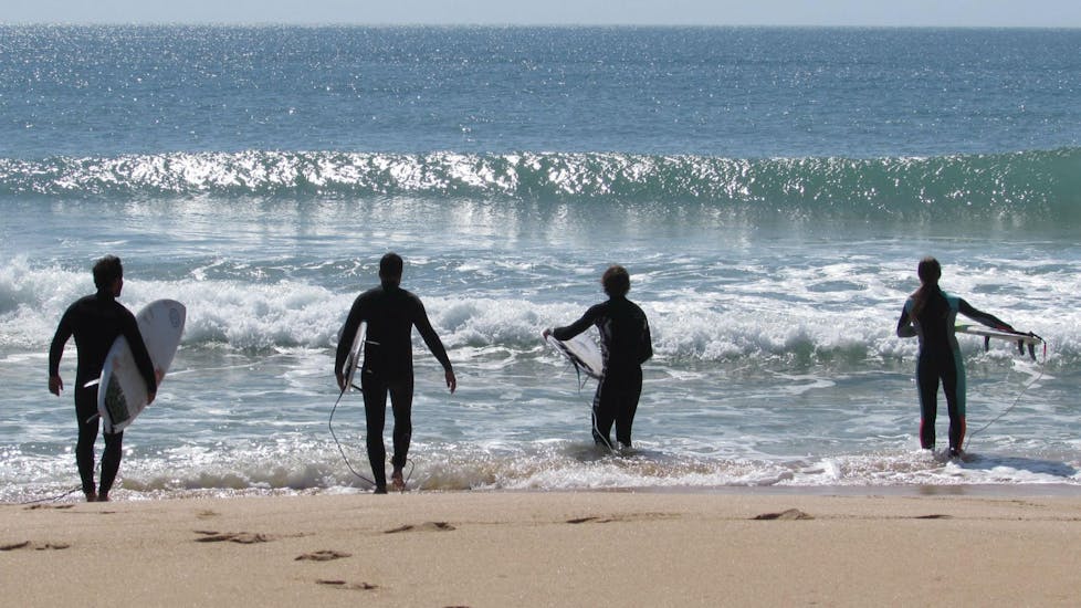 Lezioni di surf a Lourinhã da 6 anni per tutti i livelli.