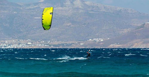 Cours privé de kitesurf à Mikri Vigla (dès 14 ans) avec Naxos Kitelife Cours privé de kitesurf à Mikri Vigla (dès 14 ans) avec Naxos Kitelife.