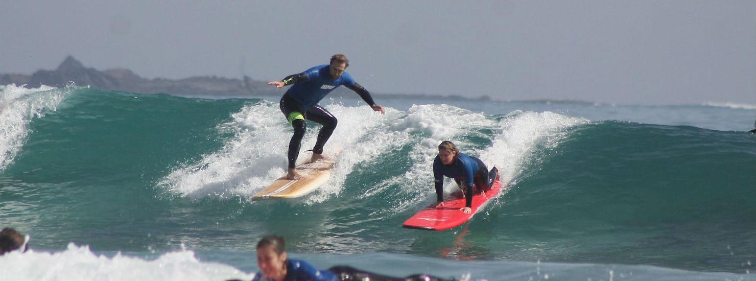 Lezioni private di surf da 6 anni per tutti i livelli.