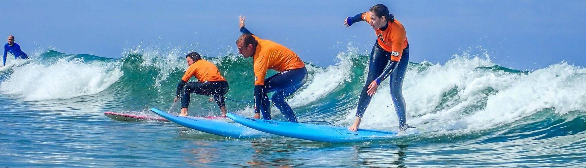 Surflessen in Esmoriz vanaf 12 jaar voor beginners.