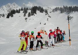 Kinder-Skikurs (5-13 J.) für Fortgeschrittene mit Schischule Stuben Die Kinder nehmen an einem Kinder-Skikurs für Fortgeschrittene der Skischule Stuben teil.