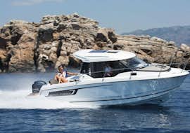 Private Boat Trip to Brač and the Pakleni Islands with Sumartin Rent People enjoying the Private Boat Trip to Brač and the Pakleni Islands with Sumartin Rent.