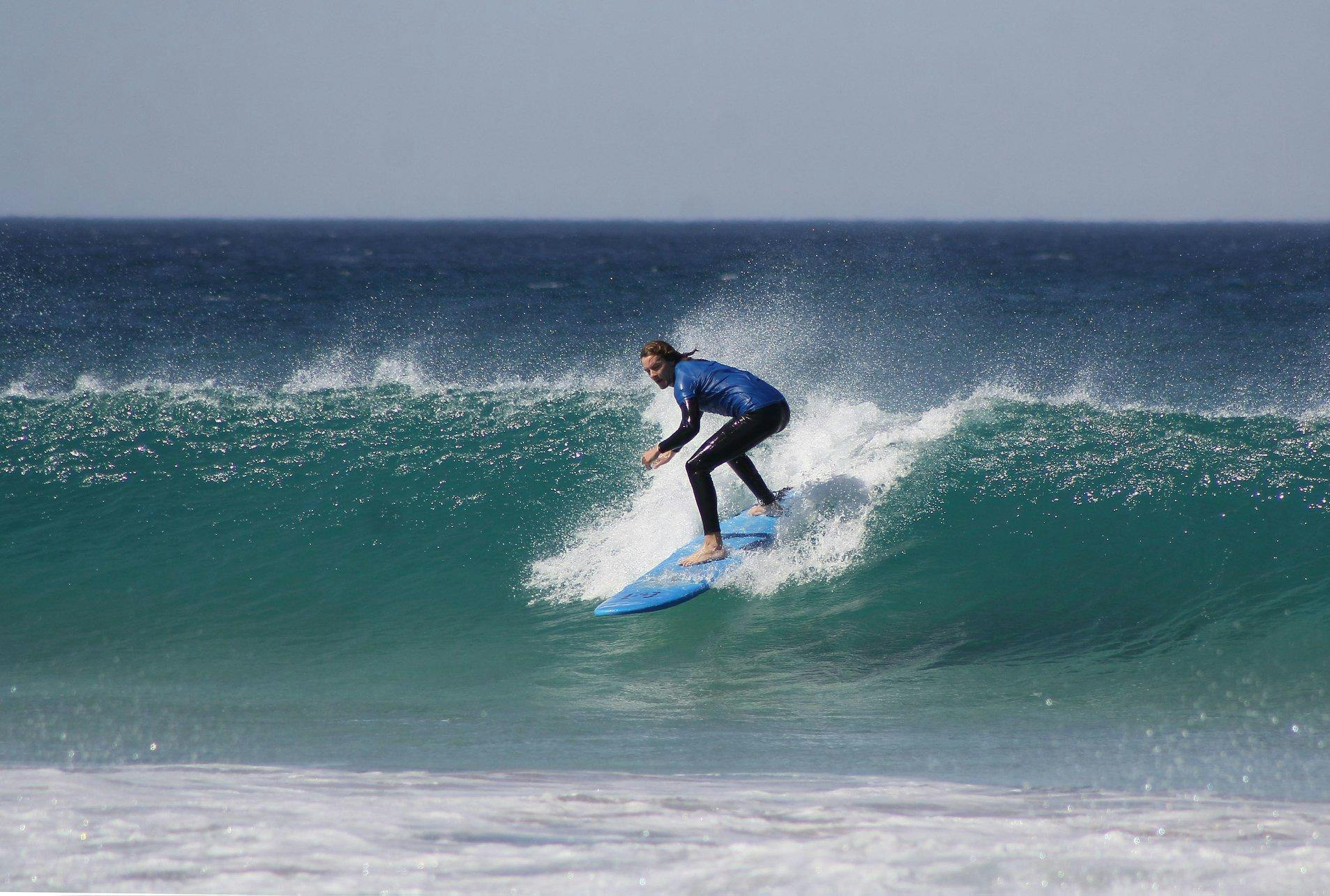 Lezioni private di surf da 6 anni per tutti i livelli.