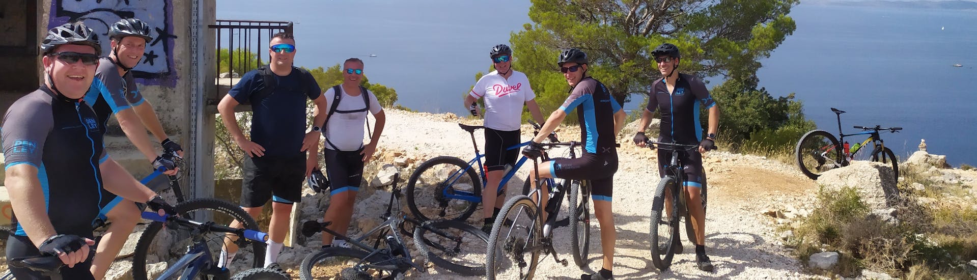 Foto de los participantes de la excursión en bicicleta de montaña en la isla de Murter - Fácil a Media con Karika Vodice.