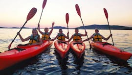 Foto de unos participantes del Paseo en kayak de mar desde Vodice a la isla Prvić con Karika Vodice.