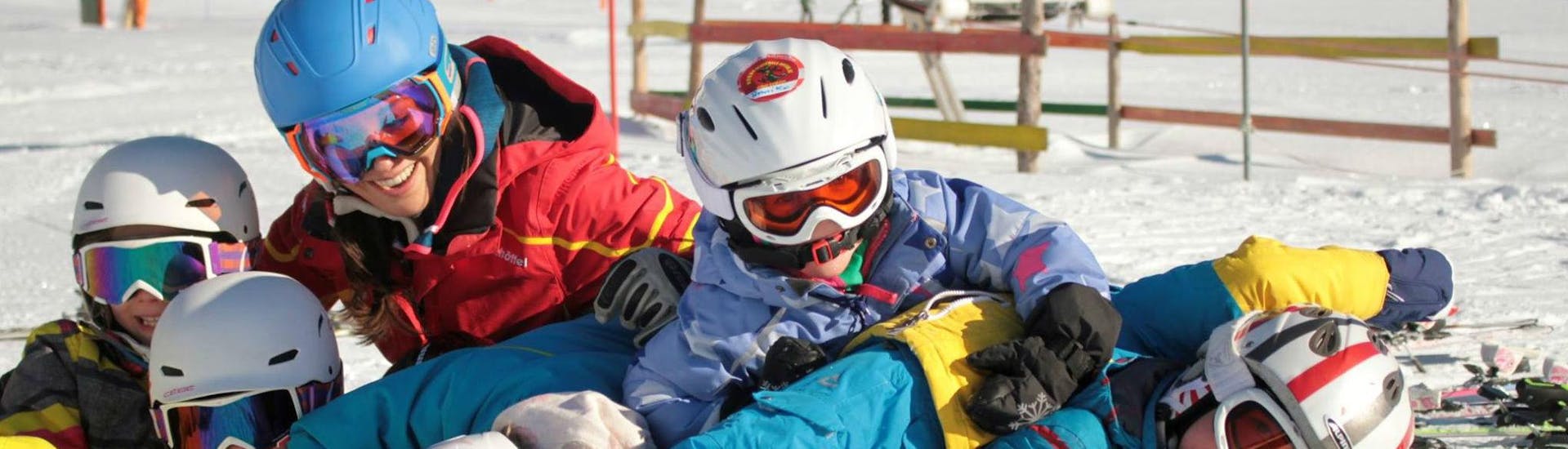 Clases de esquí para niños a partir de 3 años para avanzados.