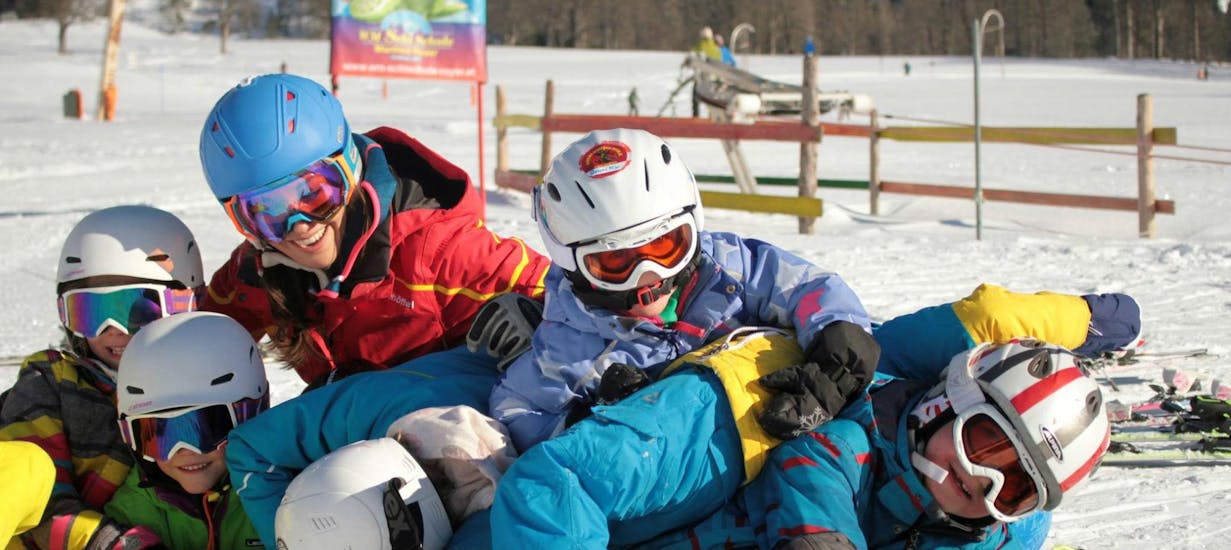 Lezioni private di sci per bambini per avanzati.