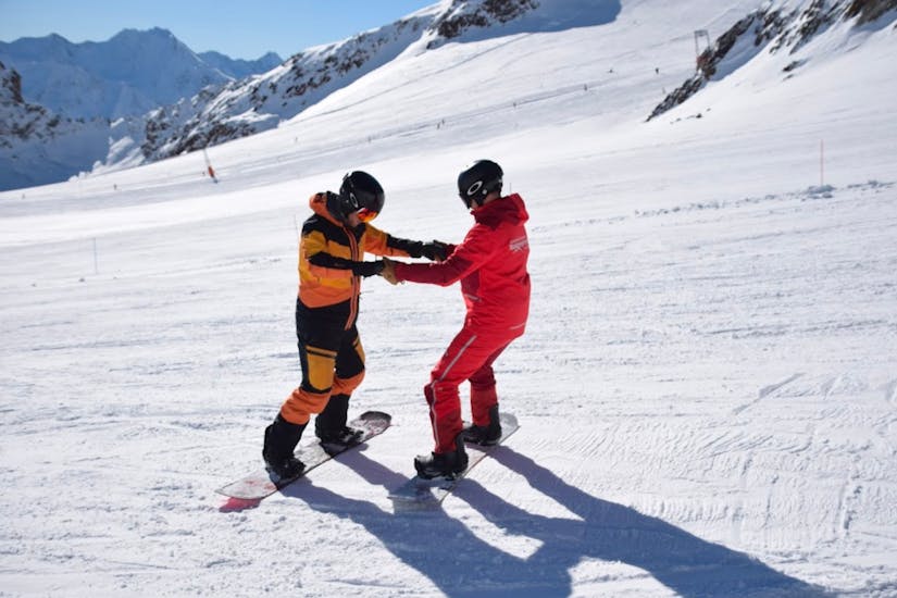 Snowboardkurs für Kinder & Erwachsene (ab 8 J.) - First Timer mit Skischule Snowsports Mayrhofen.