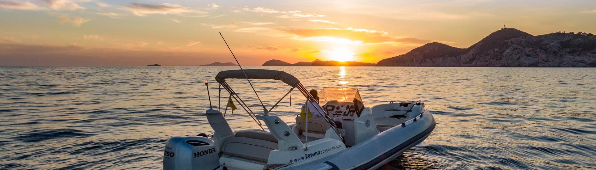 A private boat trip during sunset goes along the coast of Dubrovnik with Rewind Dybrovnik by boat.