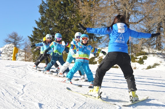 Folgarida-Marilleva - Kids Ski Lessons (6-14 y.) for Beginners - Christmas
