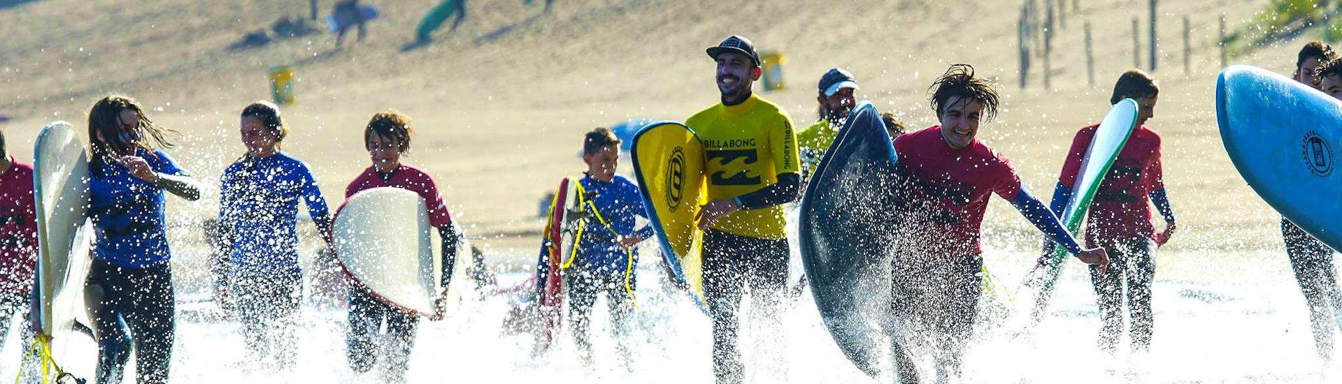 Surflessen vanaf 9 jaar voor beginners.
