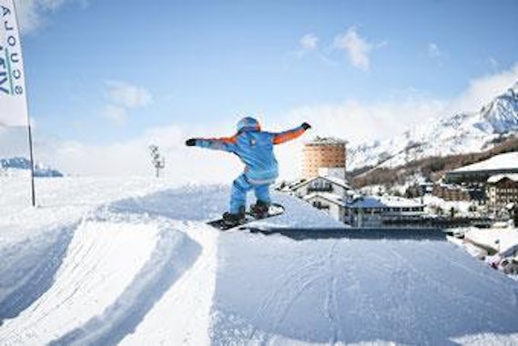 Sestriere - Kids Snowboarding Lessons (until 13 y.) for Snowboarders with Experience