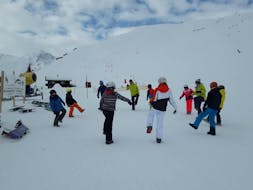 Snowboardlessen - beginners met Swiss Snowboard School Sägerei Sedrun.