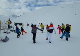 Snowboarding Lessons for Kids &amp; Adults - Beginner with Swiss Snowboard School Sägerei Sedrun