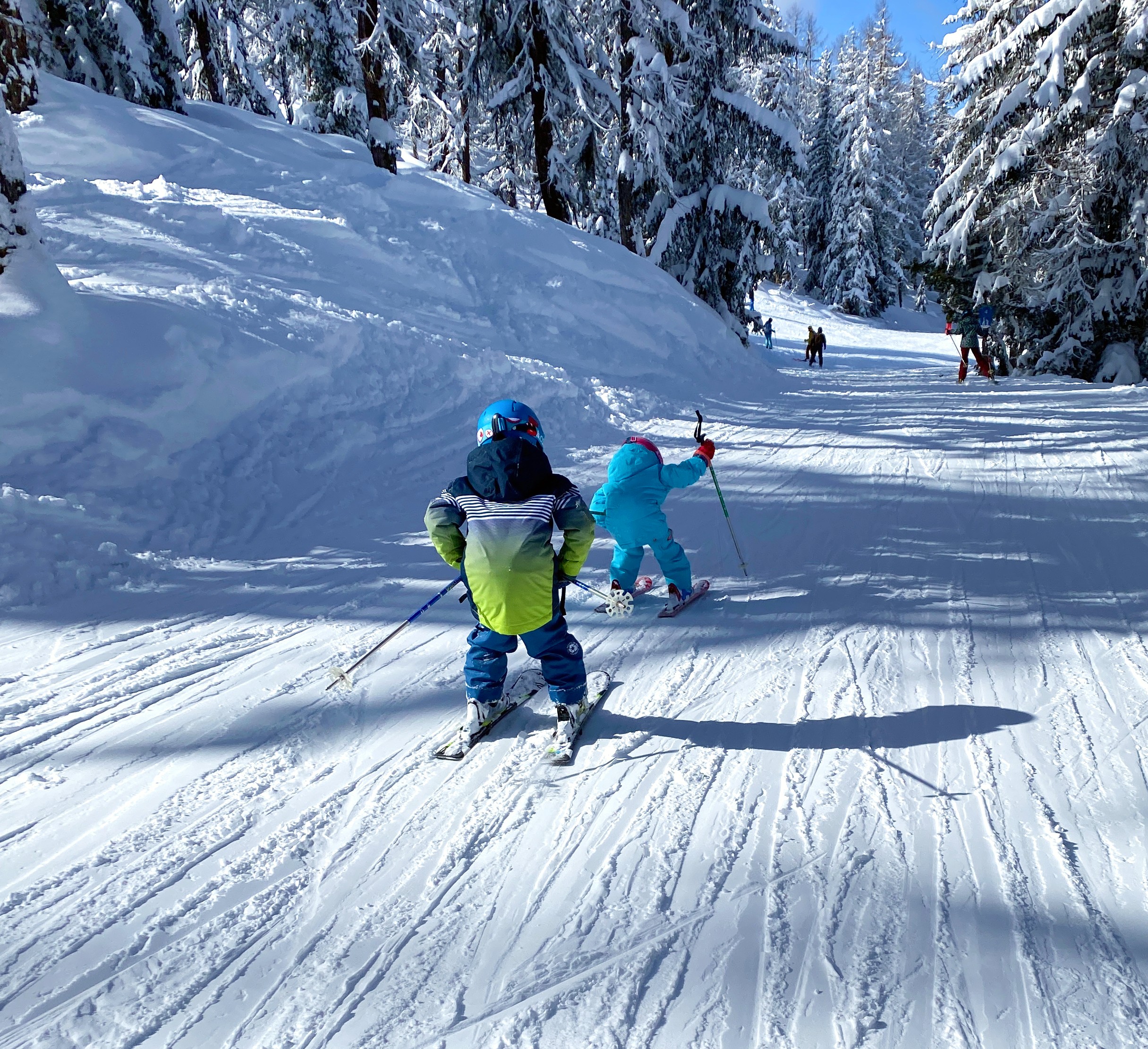 A kid is skiing down their first slope during their Private Ski Lessons for Kids (3-5 y.) with Evolution 2 Peisey Vallandry.
