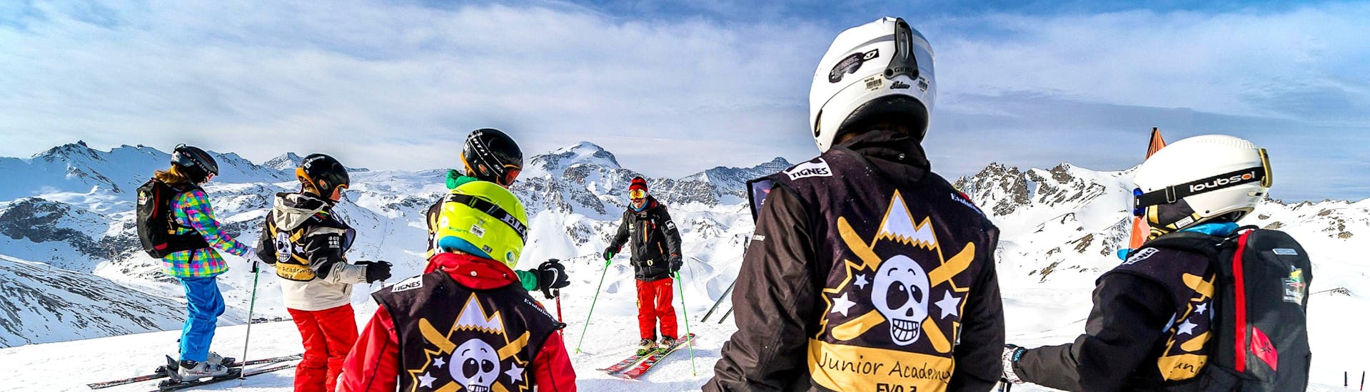 Les ados se préparent pour leur Cours de ski freeride pour Ados (11-15 ans) avec Evolution 2 Peisey Vallandry.
