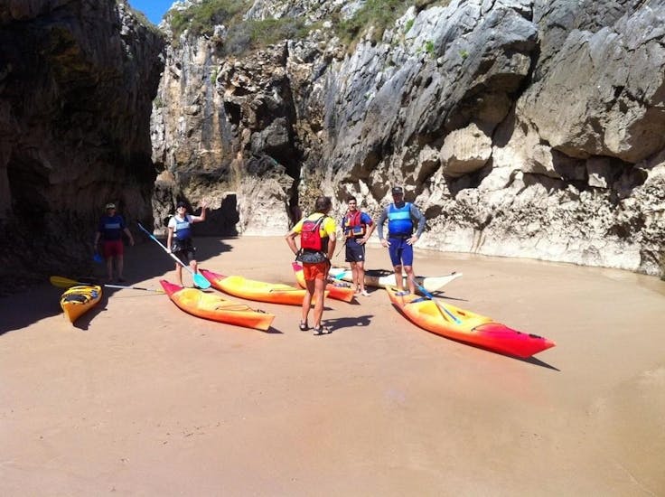 Participants kayaking in the Asturian sea in an activity provided by Rana Sella Arriondas.