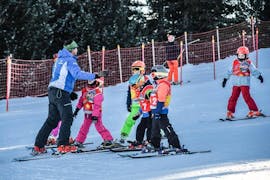 Lezioni di sci per bambini (6-12 anni) per principianti assoluti con Scuola Sci Cermis Cavalese.
