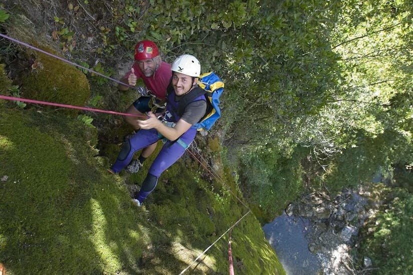 Participants Carangas canyoning in Asturias during an activity provided by Rana Sella Arriondas.