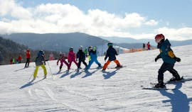Clases de esquí para niños (6-12 años) para todos los niveles con Eco Ski School Andermatt.