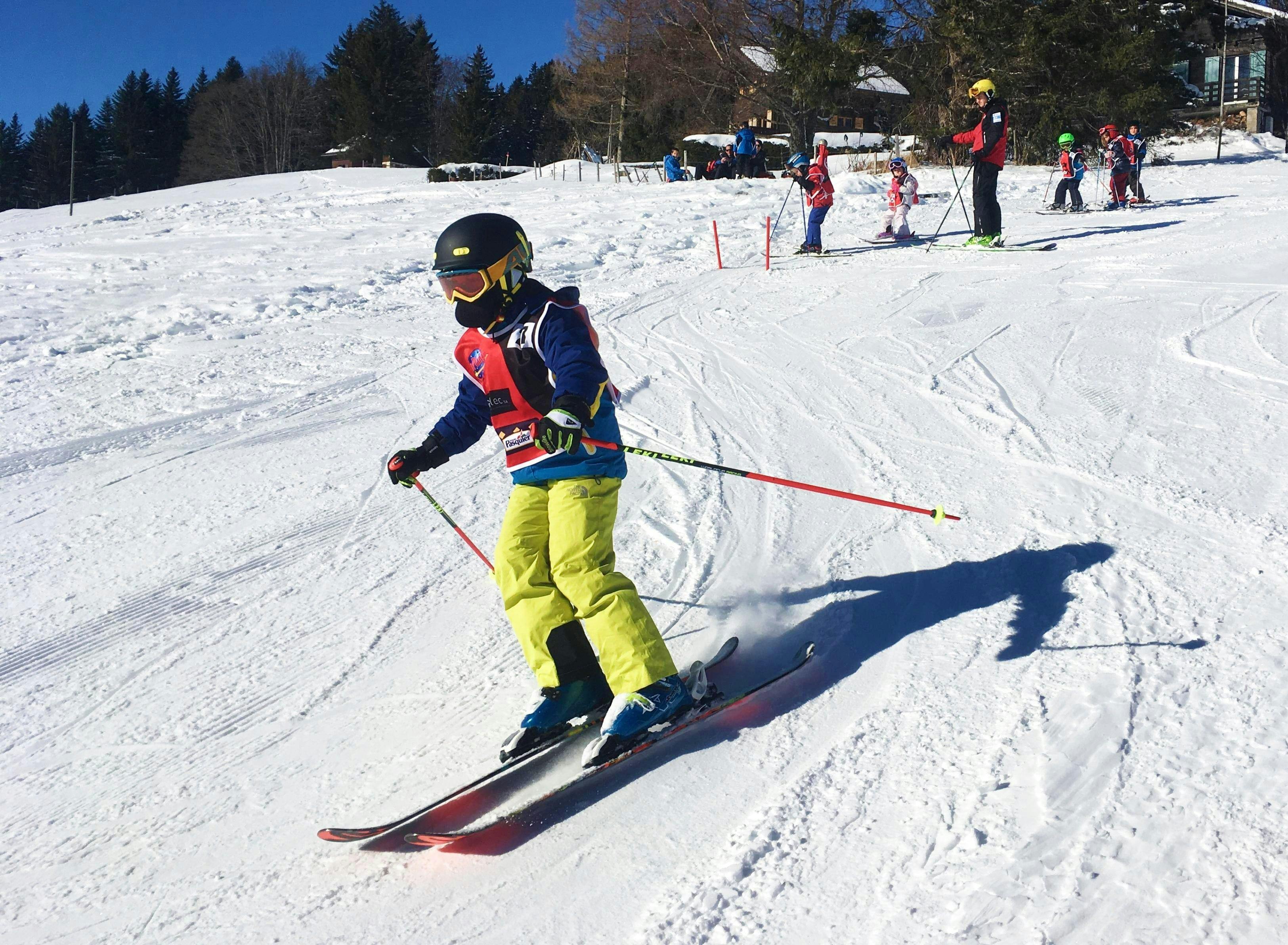 Cours de ski Enfants (6-17 ans) avec École de ski G'Lys Les Paccots Cours de ski Enfants (6-17 ans) avec École de ski G'Lys Les Paccots.