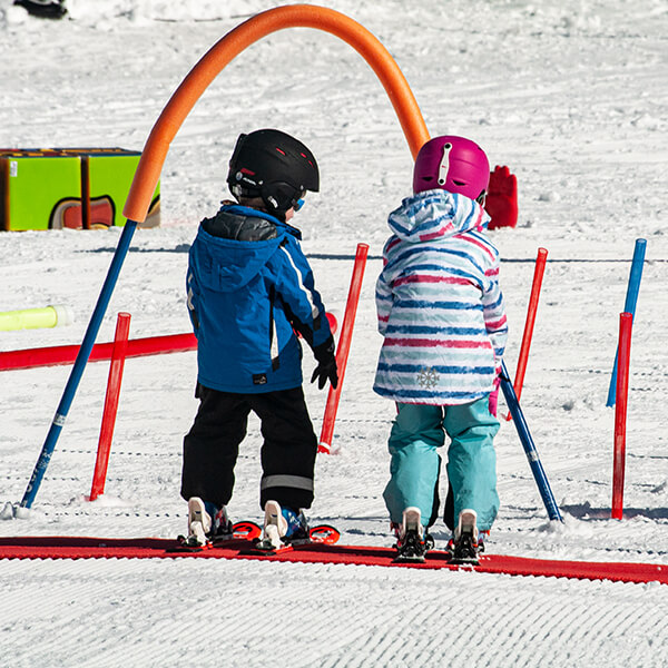 Lezioni di sci per bambini principianti assoluti con Ski School Snow Experts Pass Thurn.