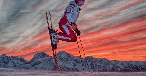 speikboden-campo-tures-sand-in-taufers-private-ski-lessons-for-adults-of-all-levels-cover1 Ski instructor jumping up at Speikboden - Campo Tures (Sand in Taufers) during a Private Ski Lessons for Adults of All Levels.