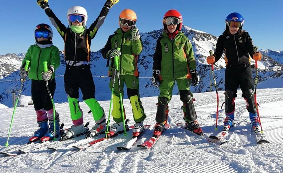 Cours de ski Enfants (3-15 ans) pour Débutants - Noël avec Liberi Tutti Ski School.