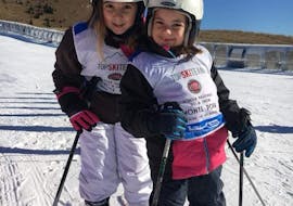 Kids smiling in Monte Pora during one of the kids ski lessons for all levels. 