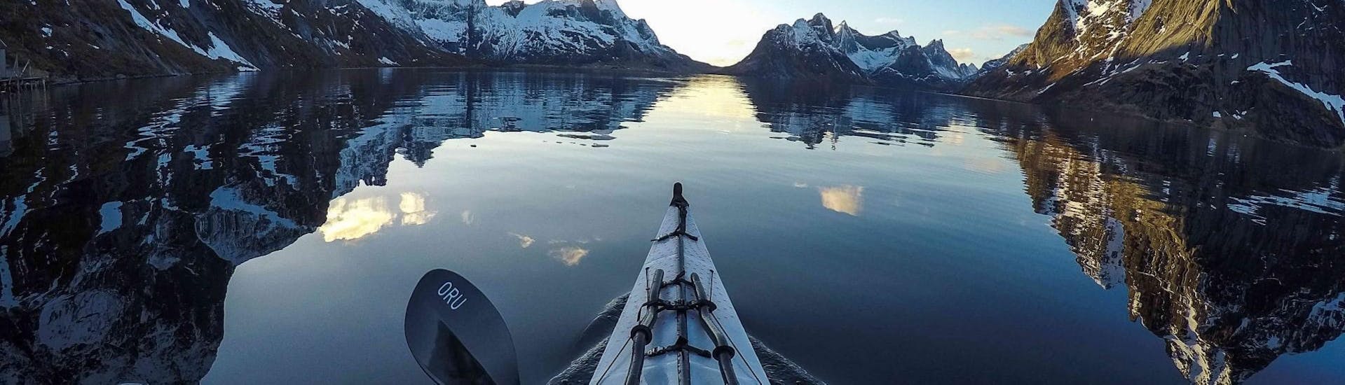 The Sea Kayak Tour "Winter" in Lofoten led by an experienced guide from Northern Explorer offers stunning views of the Lofoten Islands.