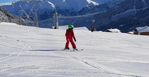 Lezioni private di sci per bambini a partire da 3 anni per tutti i livelli con Skischule MONNTAINS Sedrun-Disentis Lezioni private di sci per bambini a partire da 3 anni per tutti i livelli con Skischule MONNTAINS Sedrun-Disentis.