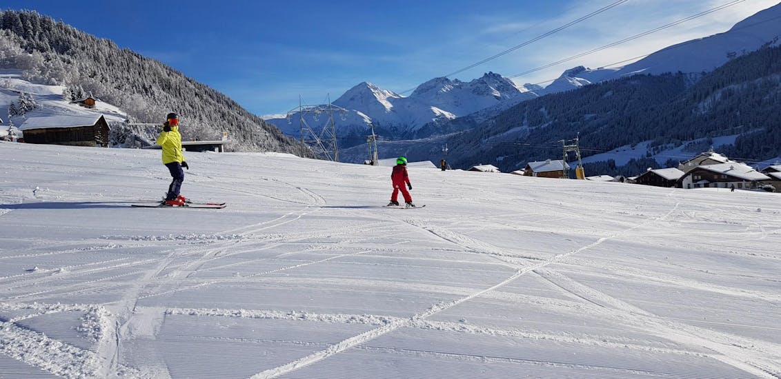 A private ski instructor is supervising a young skier during the Private Ski Lessons for Kids (from 3 years) - All Levels with Skischule Monntains.