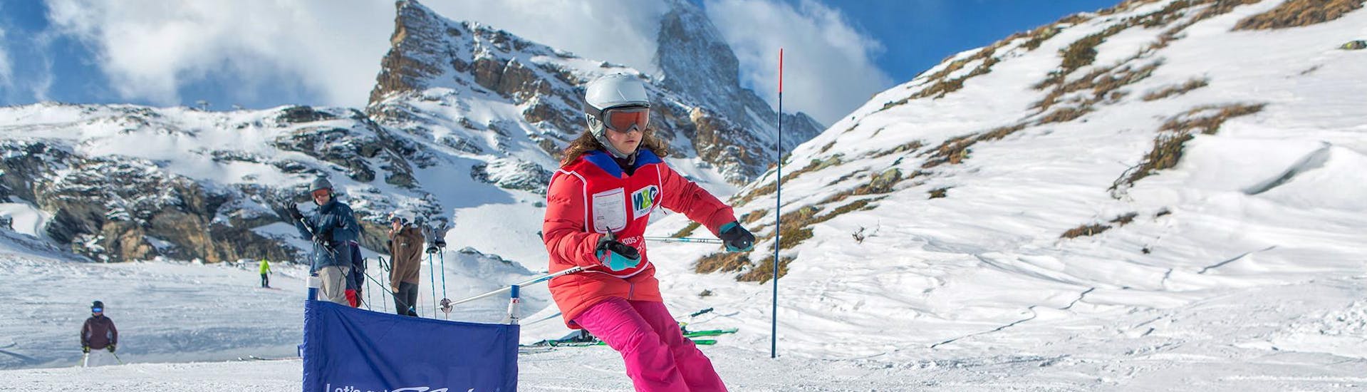 Clases de esquí para niños (5-12 años) de nivel intermedio.
