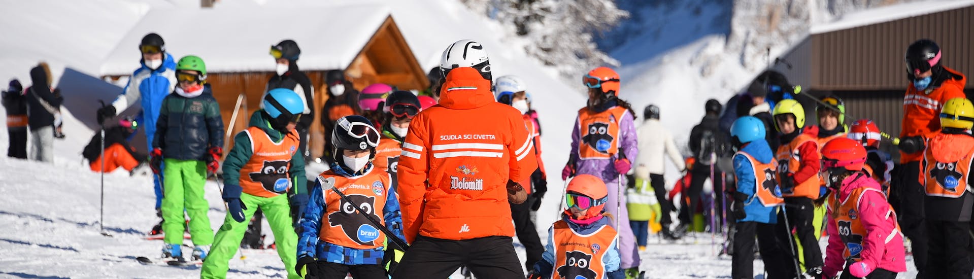 Dei bambini durante le Lezioni di sci per bambini (5-12 anni) per tutti i livelli con Scuola Sci Civetta - Val di Zoldo Pecol.