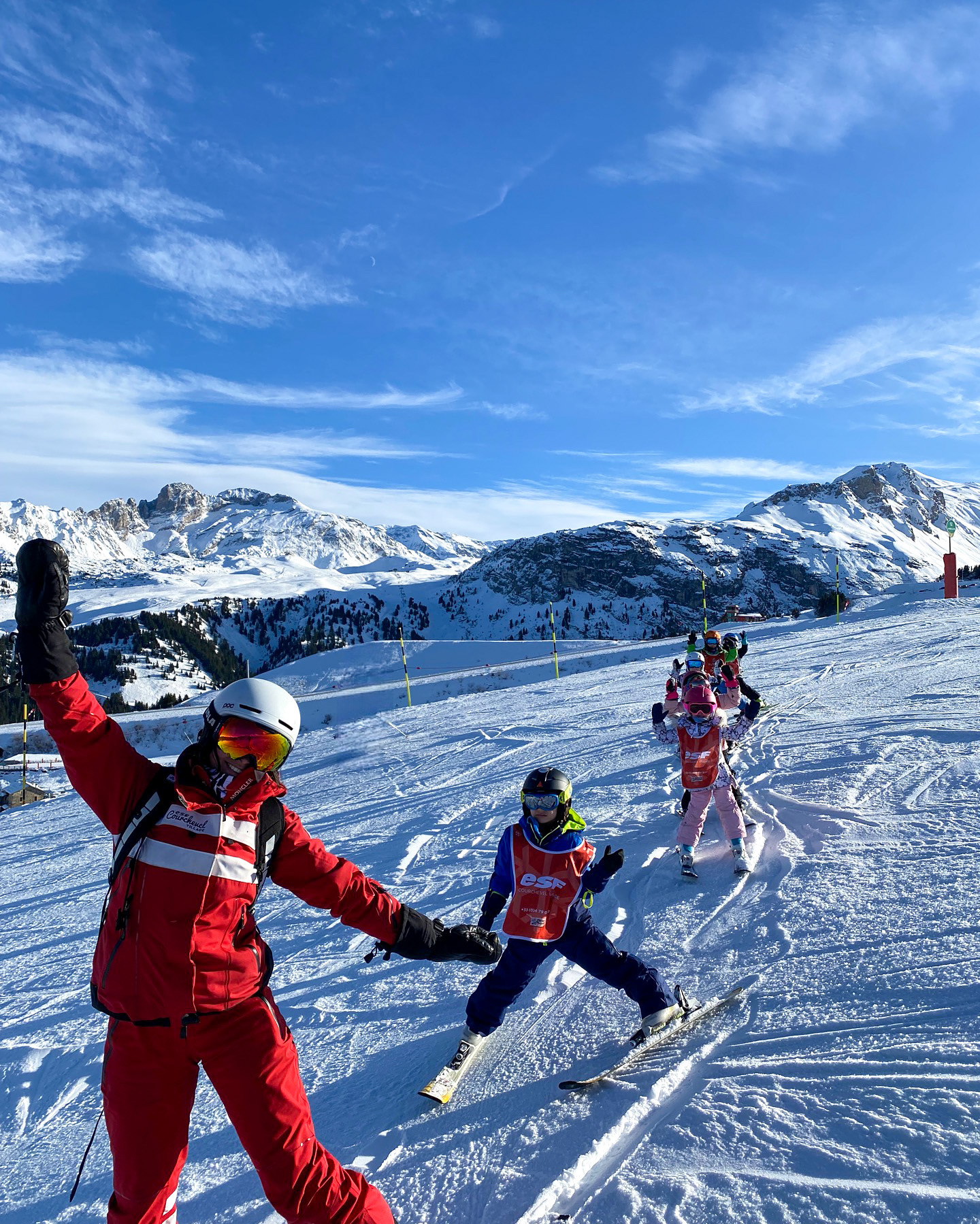 Clases de esquí para niños "Club Piou-Piou" (3-5 años) con ESF Courchevel Village.