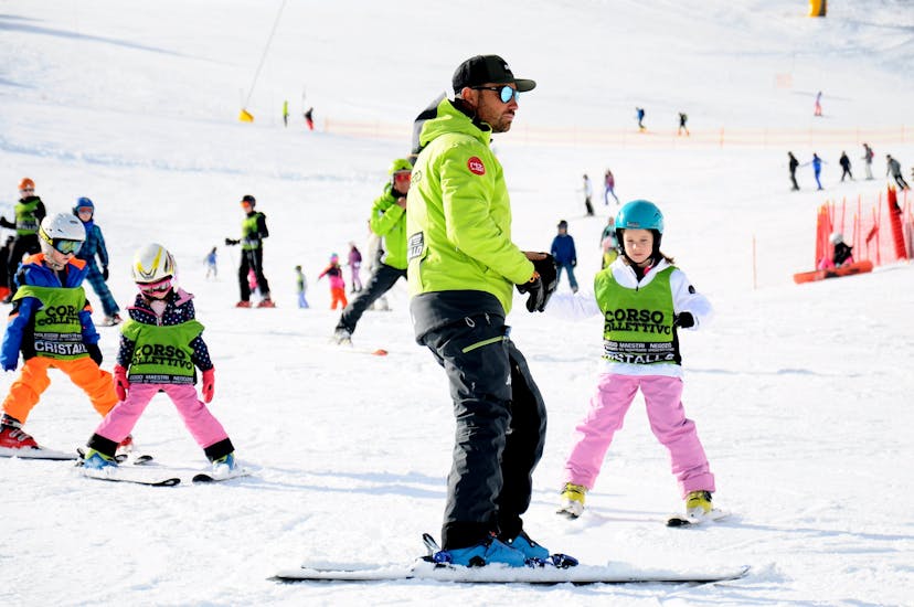 Lezioni di sci per bambini (4-13 anni) per tutti i livelli.