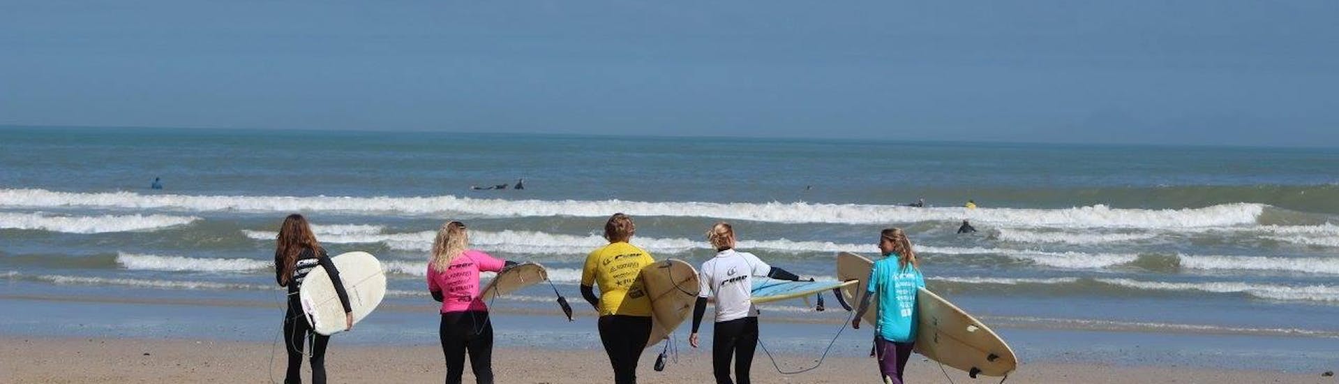 Participants during practising their surf skills at Jeffreys Bay Surf Lessons - Beginner organized by Son Surf School